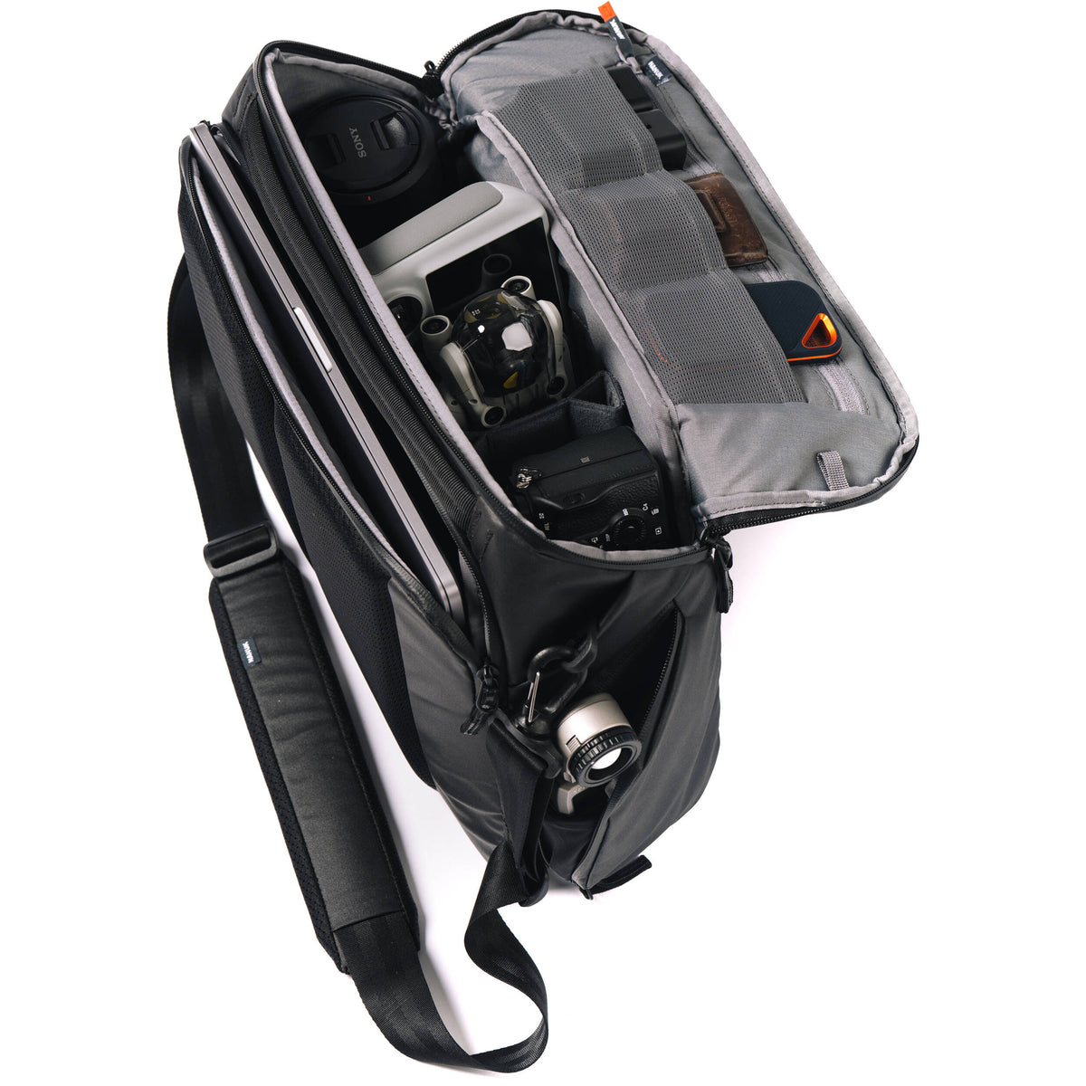 Bandolera Nanuk N-PVD & Drone Messenger (Negro, 15L) - puertos y conexiones