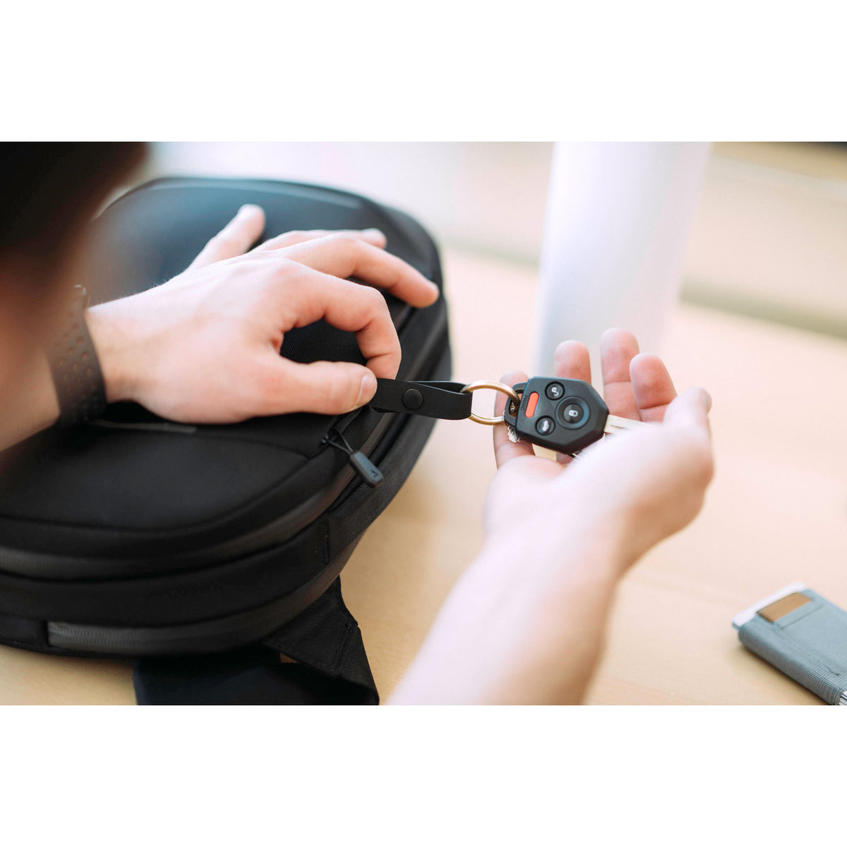 Bandolera Nomatic Navigator Sling (Negro, 6L) - detalle
