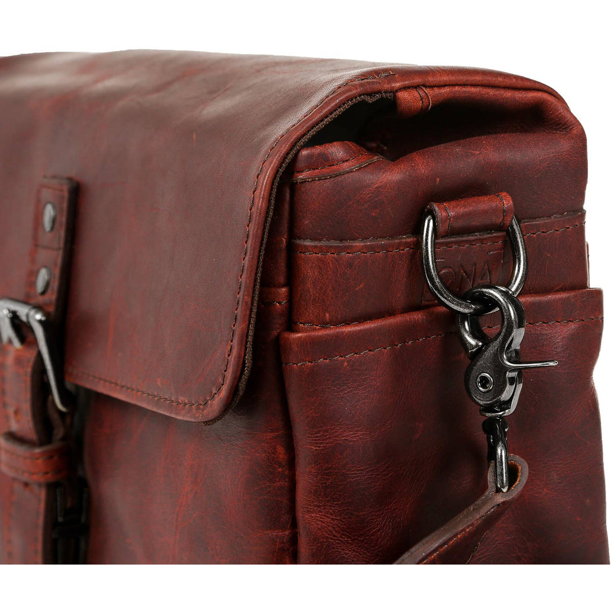 Bandolera ONA Bowery (Root Beer Leather) - contenido de la caja