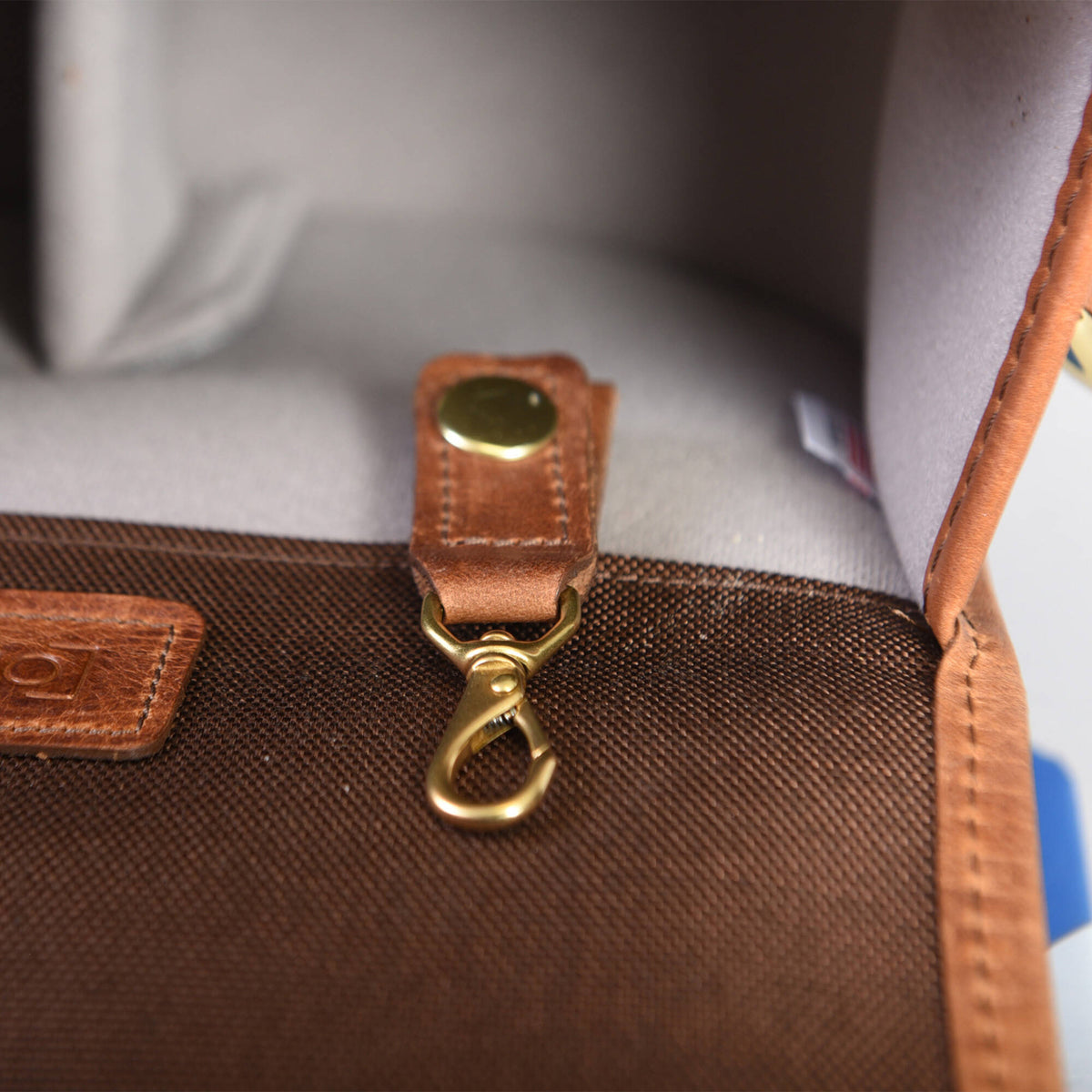 Bandolera ONA Savannah (Antique Cognac) - detalle