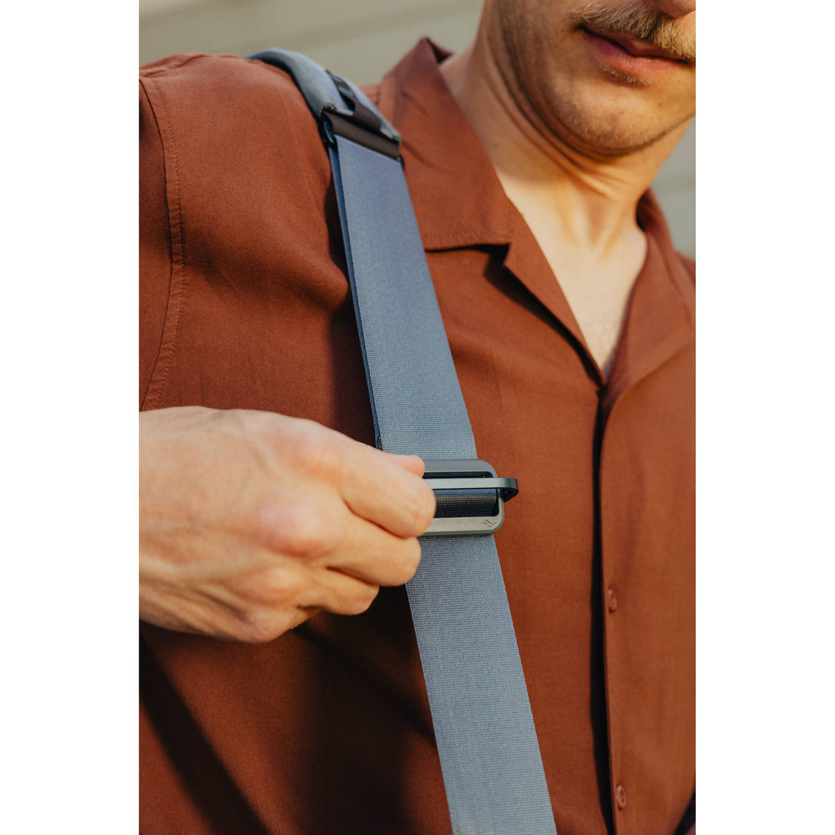 Bandolera Peak Design Everyday Messenger (Ocean, 13L) - en uso
