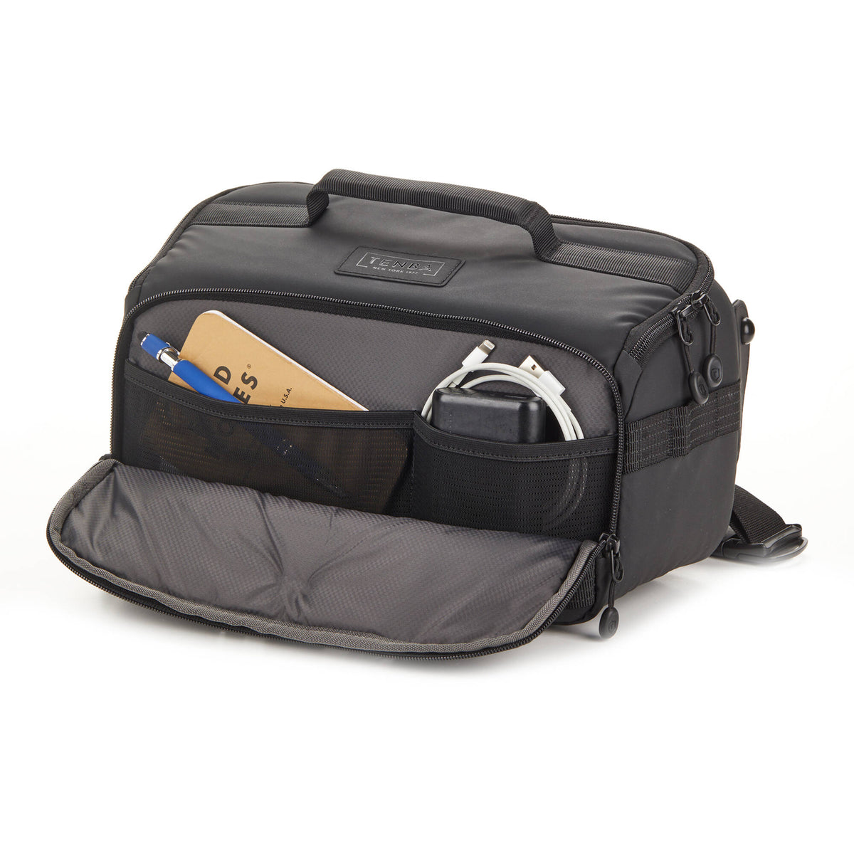 Bandolera Tenba AXIS V2 Sling (Negro, 6L) - puertos y conexiones