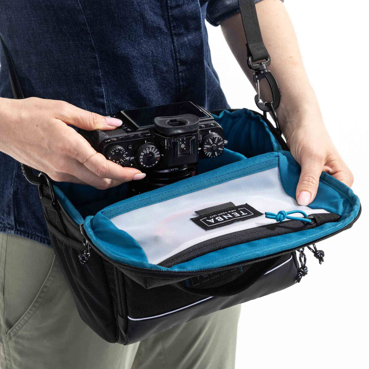 Bandolera Tenba V2 10 (Negro) - detalle