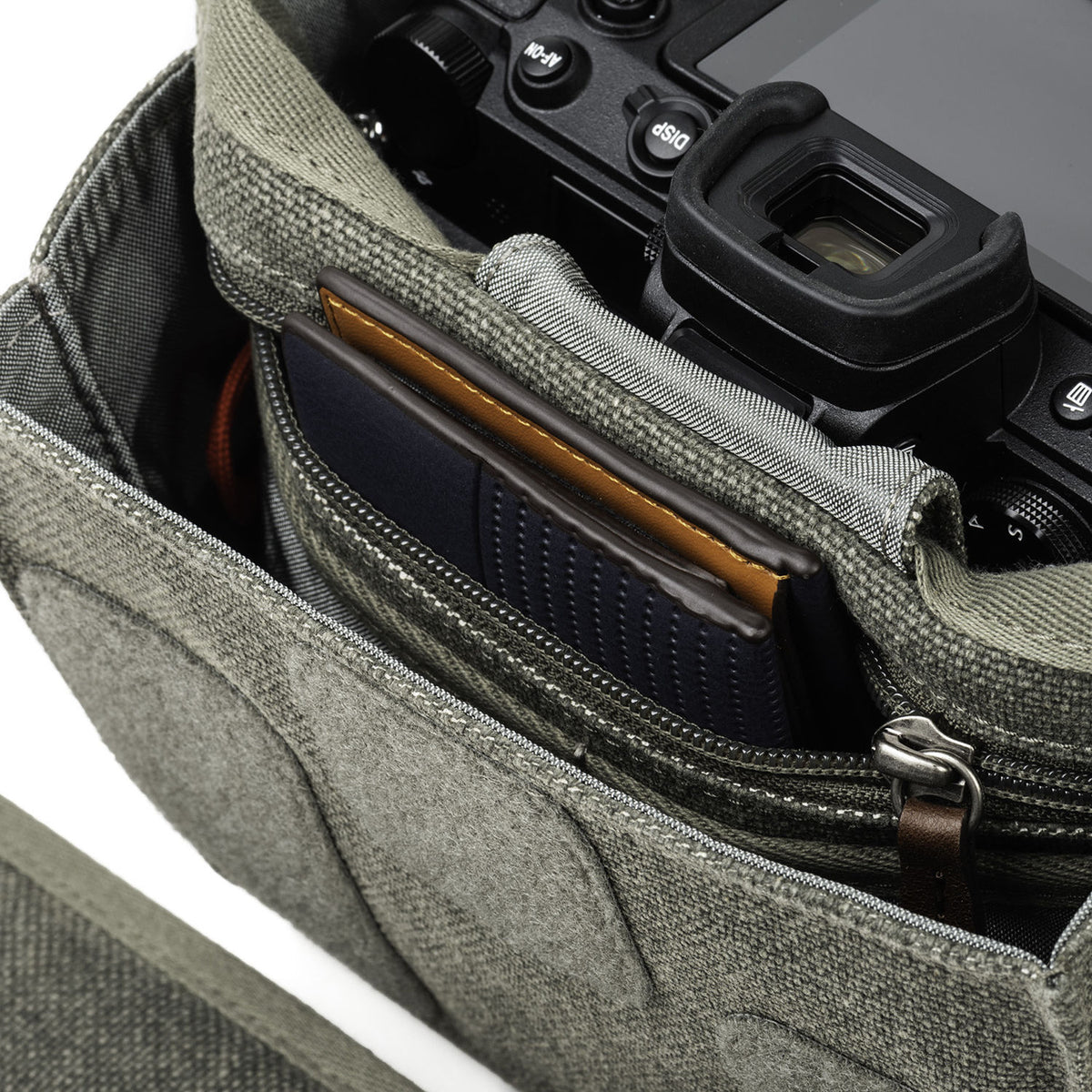 Bandolera Think Tank Photo Retrospective 4 V2.0 (Negro) - detalle