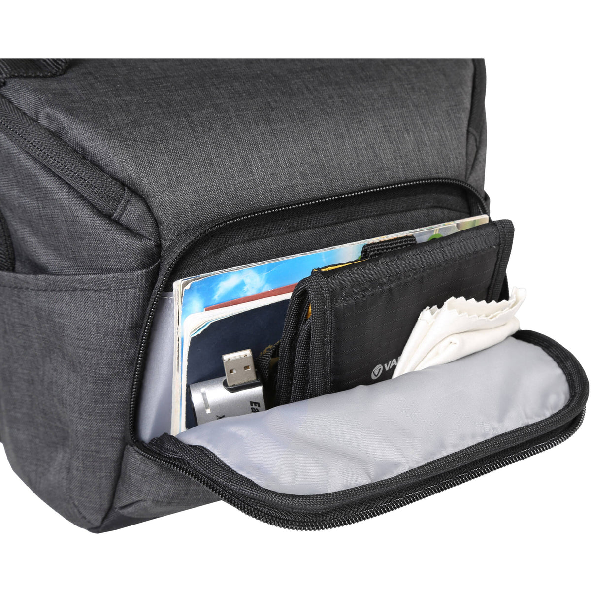 Bandolera Vanguard Vesta Aspire 21 (Gris, 5.8L) - en uso