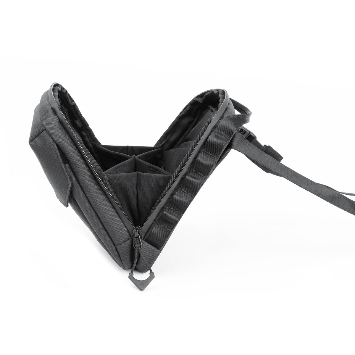Bandolera WANDRD X1 Crossbody (Grande) - puertos y conexiones