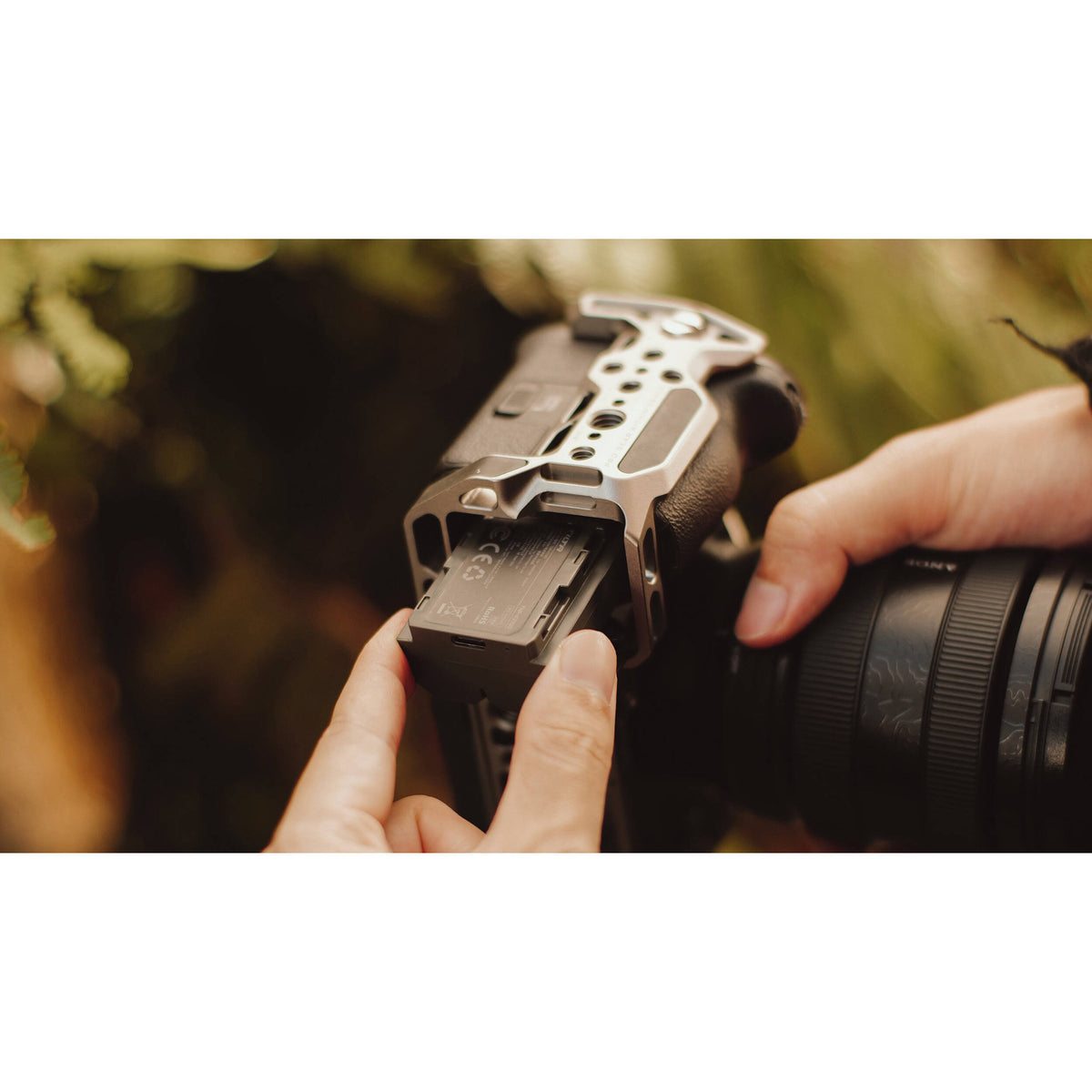 Batería Tilta NP-FZ100 USB-C (2400mAh, Green) - detalle
