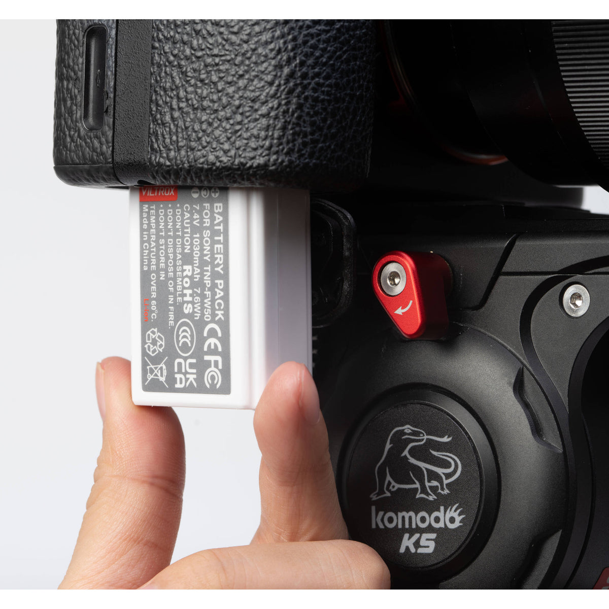 Batería Weeylite NP-FW50 con USB-C Charging Port (7.4V, 1030mAh) - puertos y conexiones