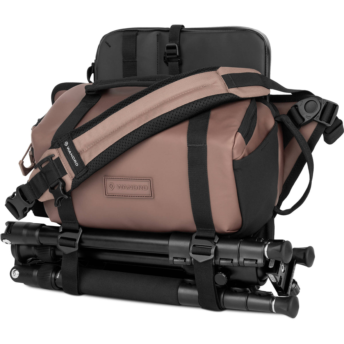 Bolso Bandolera WANDRD ROGUE V2 (Atacama Clay, 6L) - puertos y conexiones