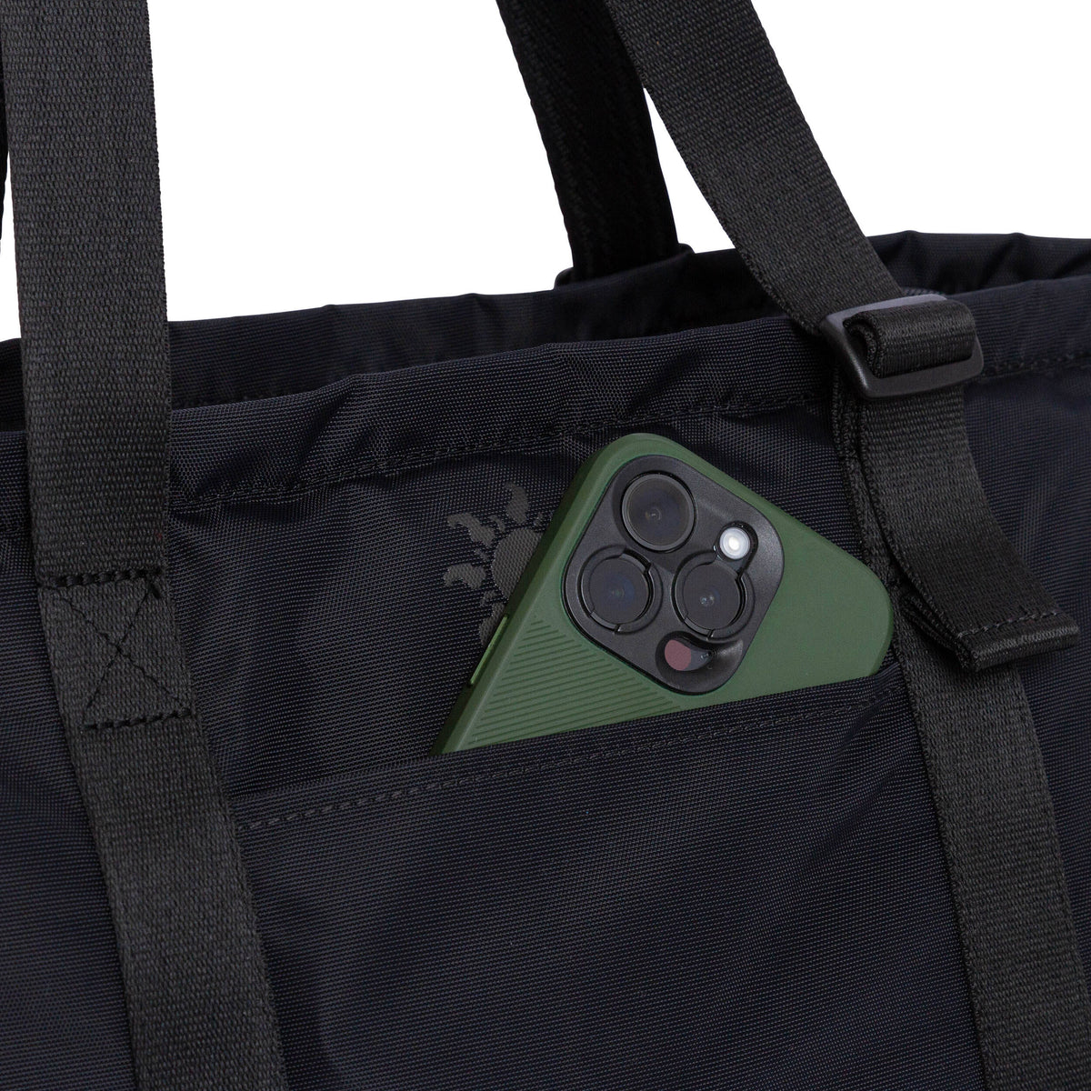 Bolso Long Weekend Beacon (Negro, 18L) - puertos y conexiones