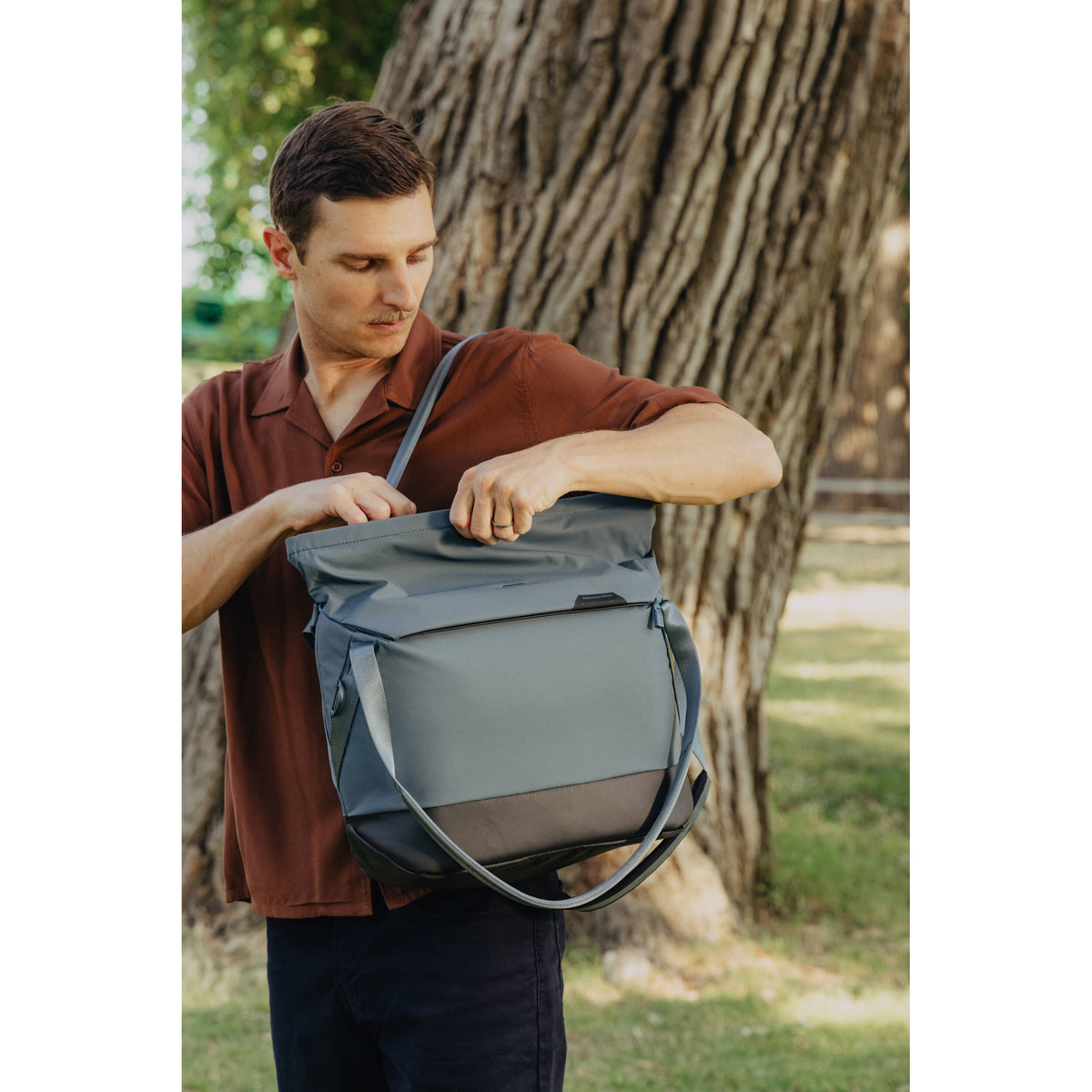 Bolso Peak Design Everyday (Ocean Azul) - puertos y conexiones