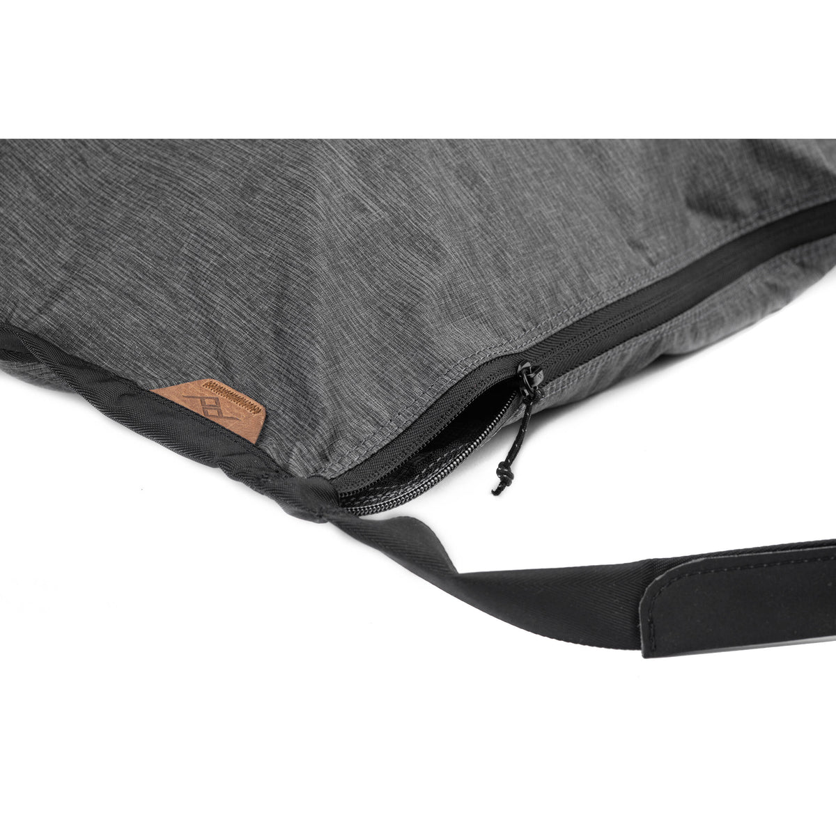 Bolso Peak Design Packable (Charcoal Gris, 12L) - detalle