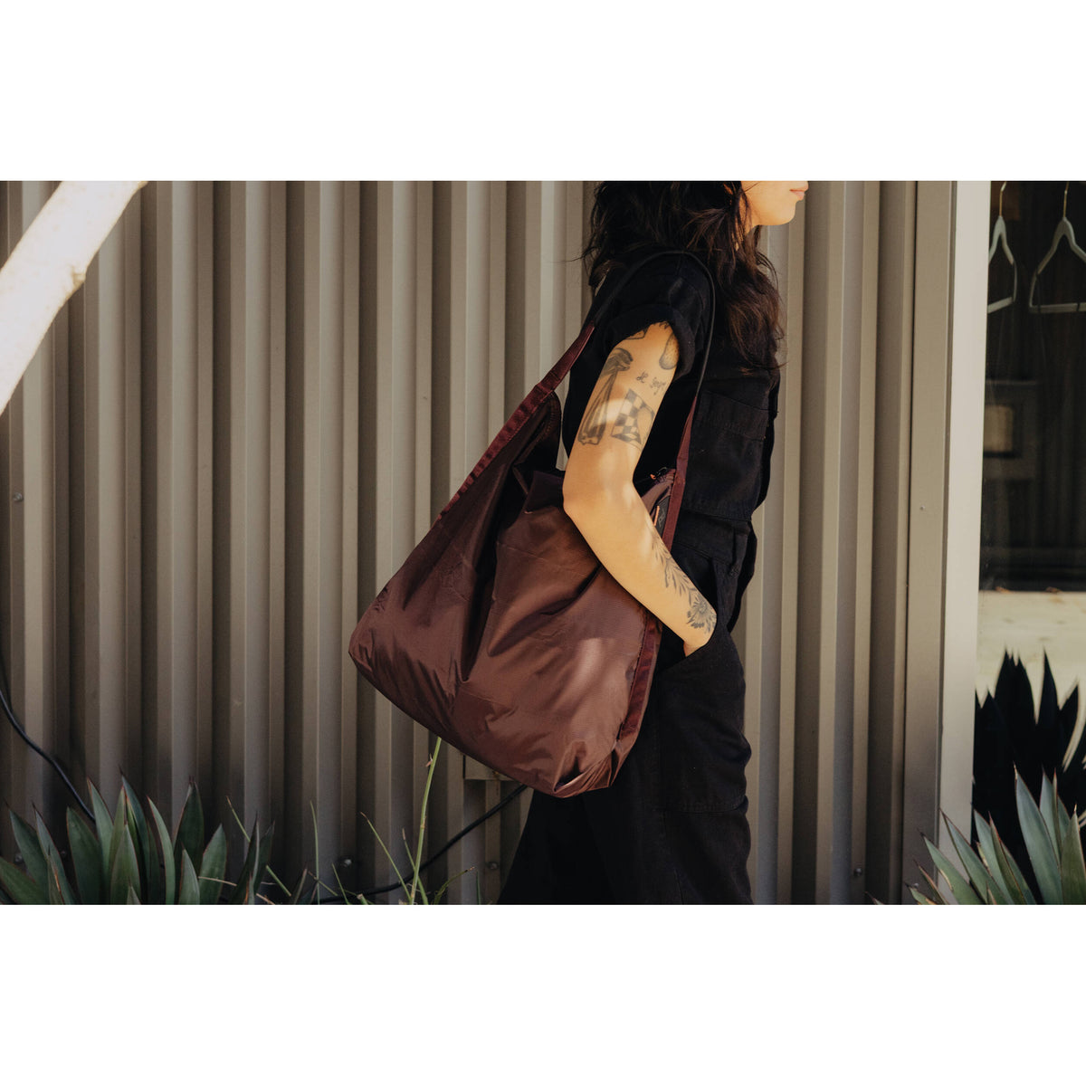 Bolso Peak Design Packable (Eclipse Purple, 12L) - vista trasera
