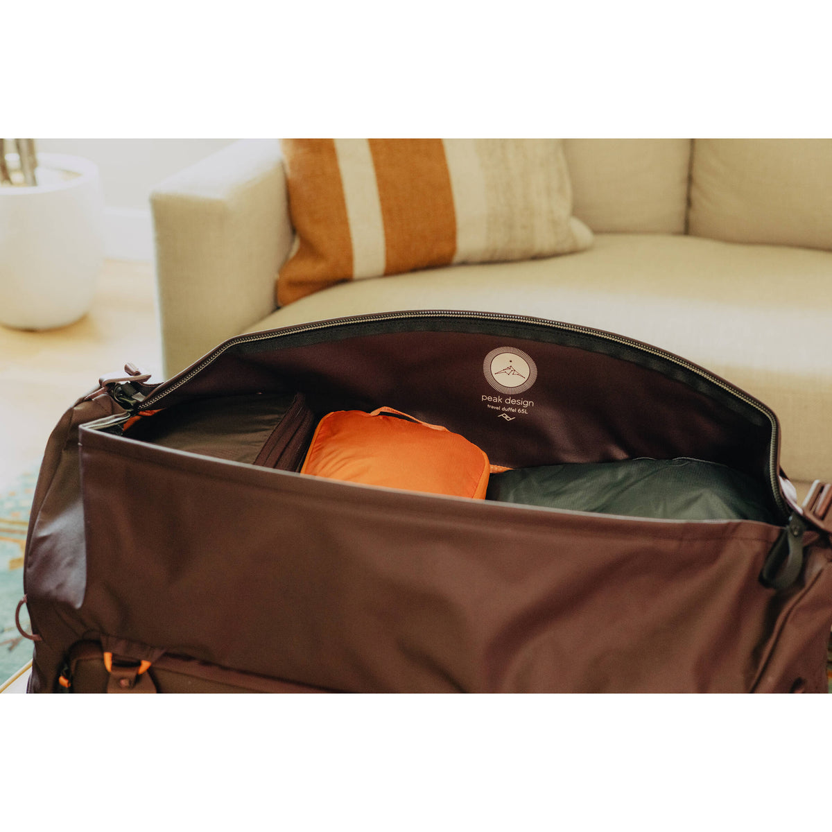 Bolso Peak Design Travel Duffel (Eclipse, 65L) - vista trasera