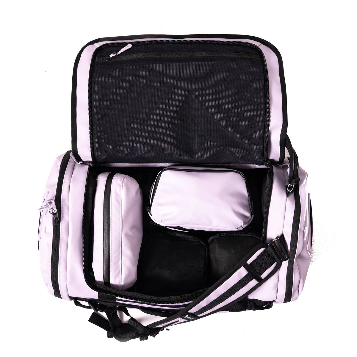 Bolso WANDRD CARRYALL Duffel (Violeta Uyuni, 30L) - en uso