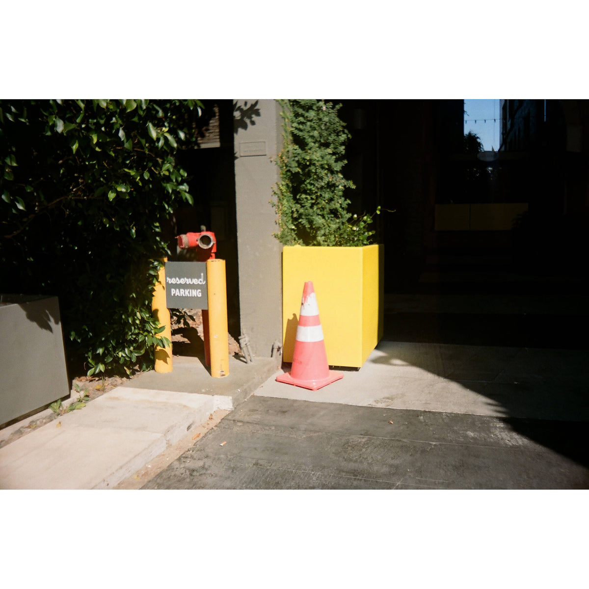 Cámara Analógica Holga 135AC (Rosa Fuerte) - contenido de la caja
