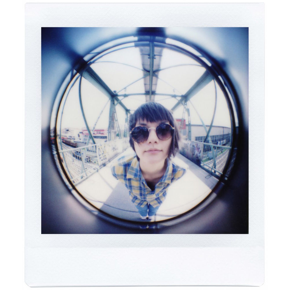 Cámara Analógica Lomography Diana Instant Square con Flash (Edición Clásica) - contenido de la caja