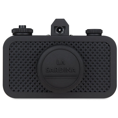 Cámara Analógica Lomography La Sardina 8Ball - en uso