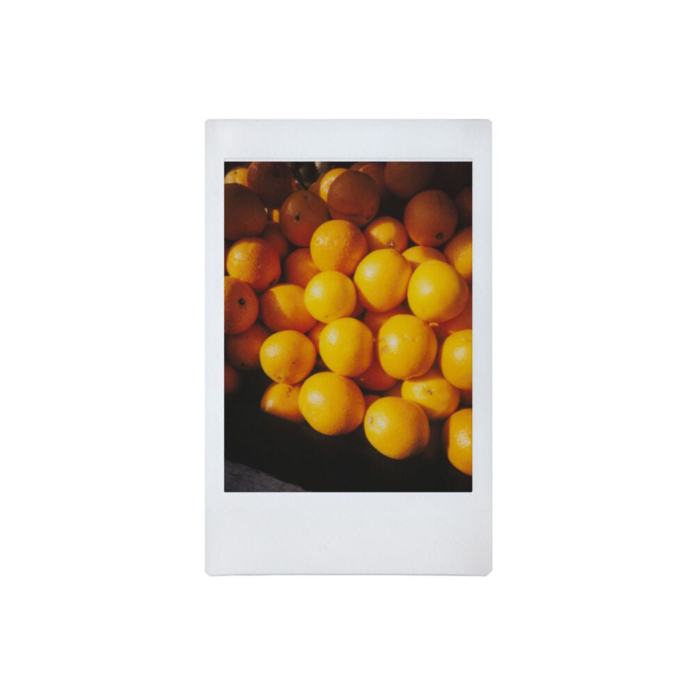 Cámara Analógica Lomography Lomo'Instant Automat Glass (Edición Serengeti) - en uso