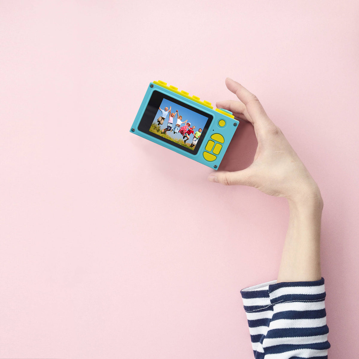 Cámara Digital myFirst Kids 2 Sumergible para Niños Azul - en uso