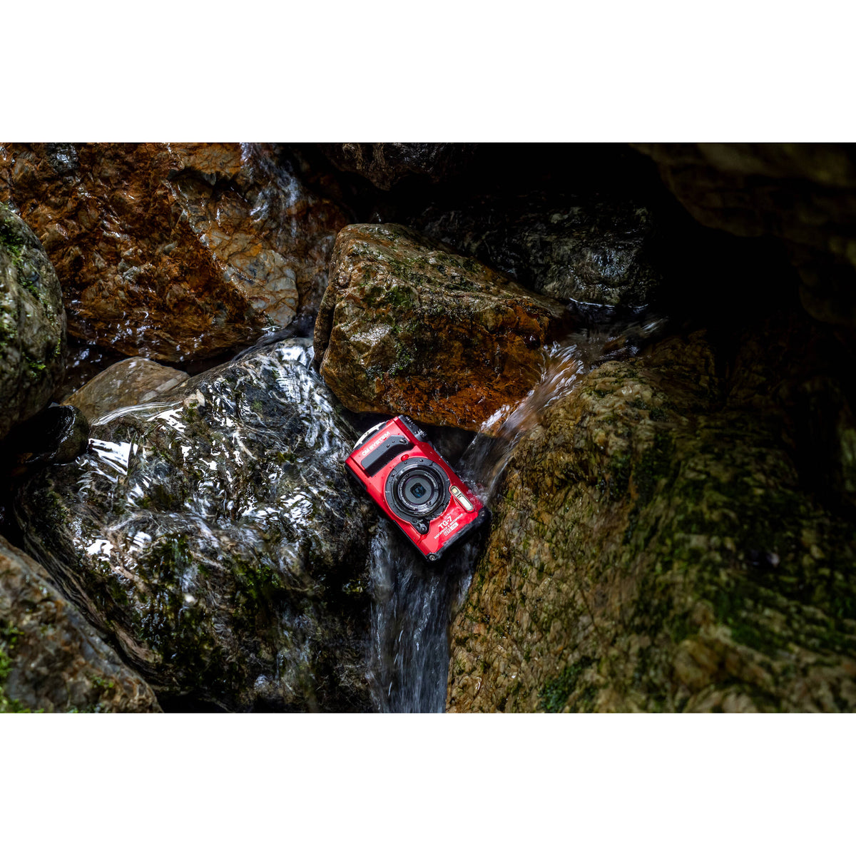 Cámara Digital OM System Tough TG-7 Sumergible Roja