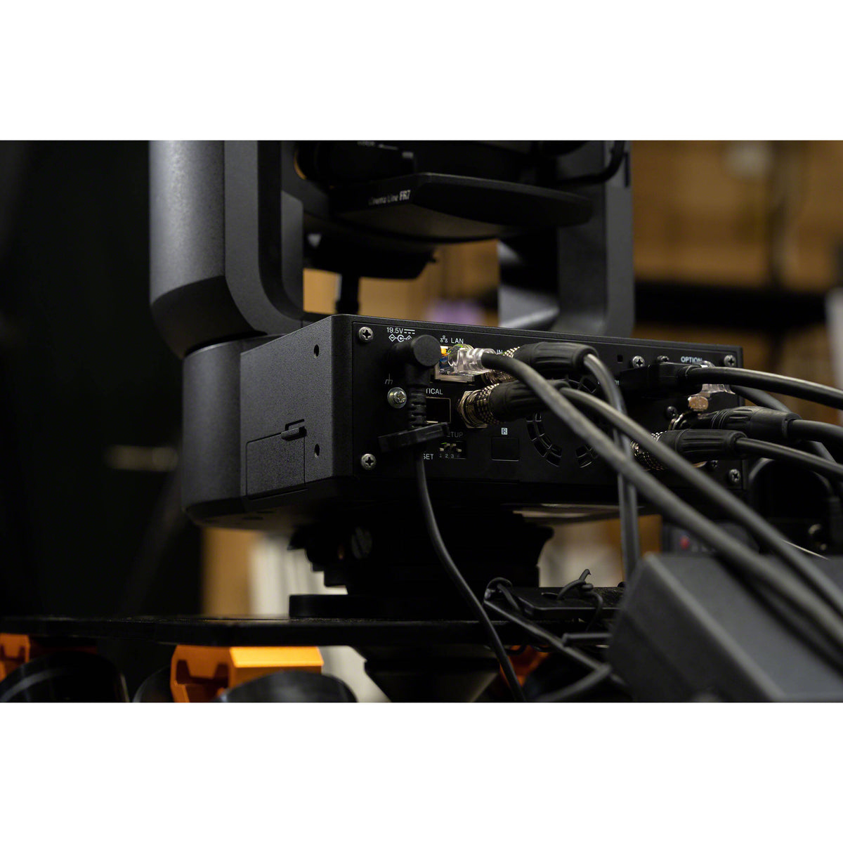 Cámara Digital Sony FR7 Cinema Line PTZ Kit con 28-135mm Zoom - contenido de la caja