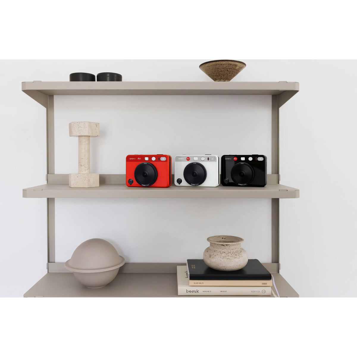 Cámara Instantánea Leica SOFORT 2 Híbrida Roja - en uso