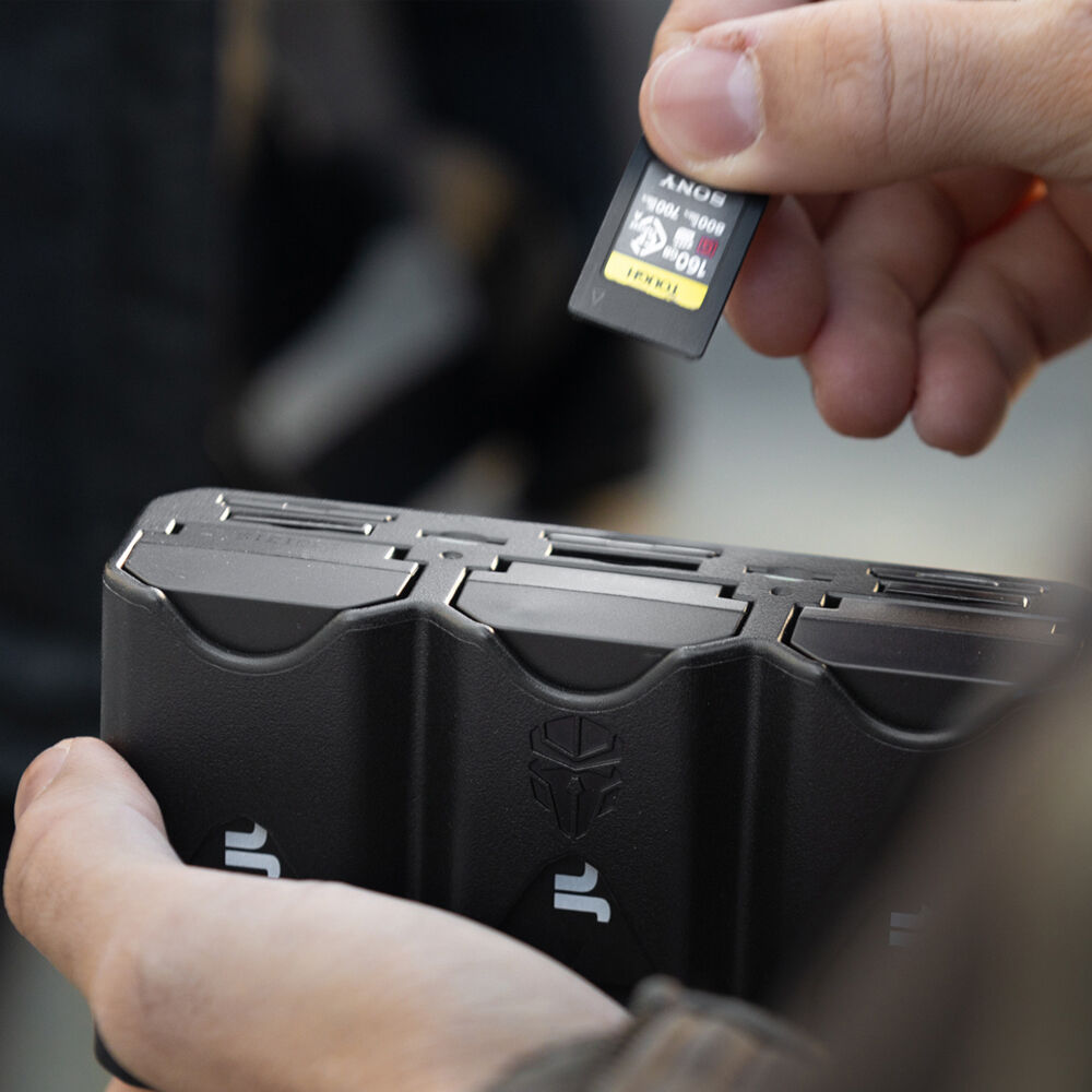Cargador Jupio Tri-Charge para FUJIFILM NP-W235 - en uso