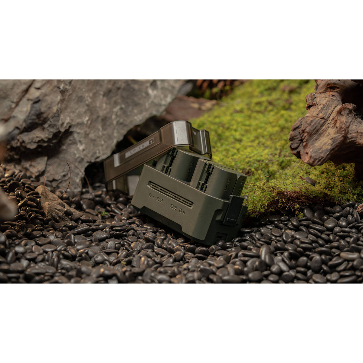 Cargador Tilta Portable Charging Station para LP-E6 (Green) - contenido de la caja