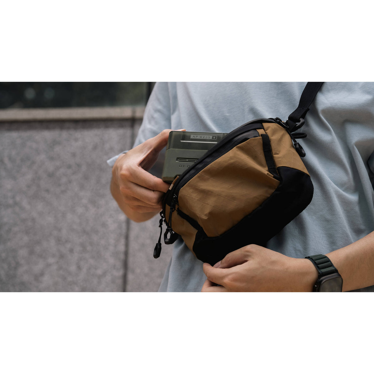 Cargador Tilta Portable Charging Station para NP-W235 - contenido de la caja