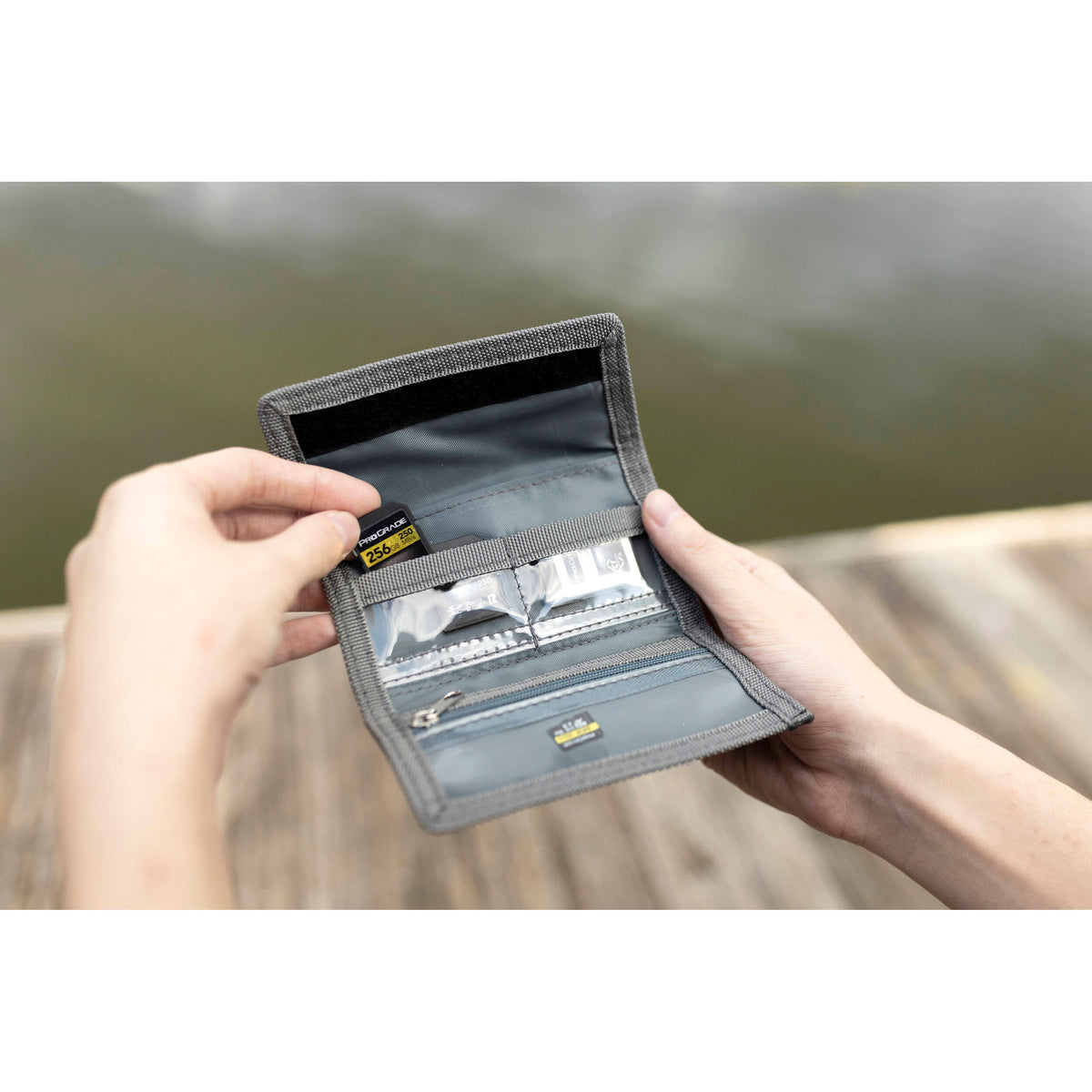 Estuche para Tarjetas ProGrade Digital PGDMCRDCSE - puertos y conexiones