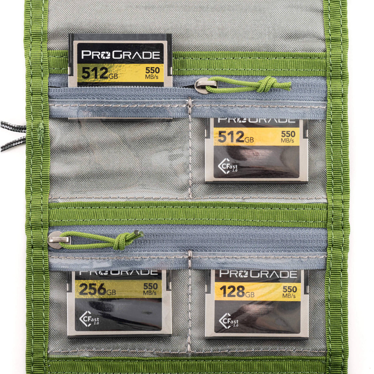 Estuche para Tarjetas Think Tank Photo Secure Pixel Pocket Rocket (Highland Verde) - en uso