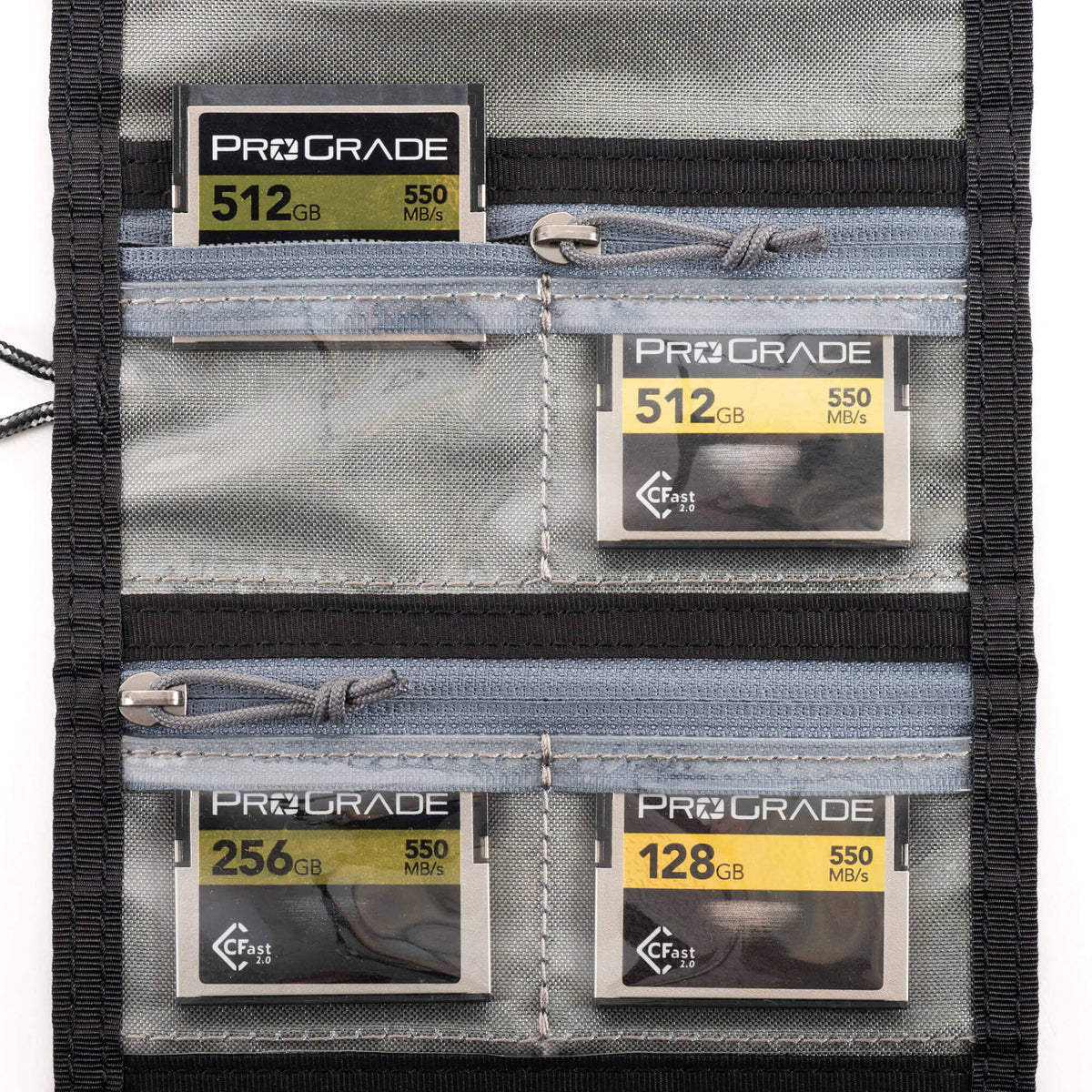 Estuche para Tarjetas Think Tank Photo Secure Pixel Pocket Rocket (Negro Slate) - en uso
