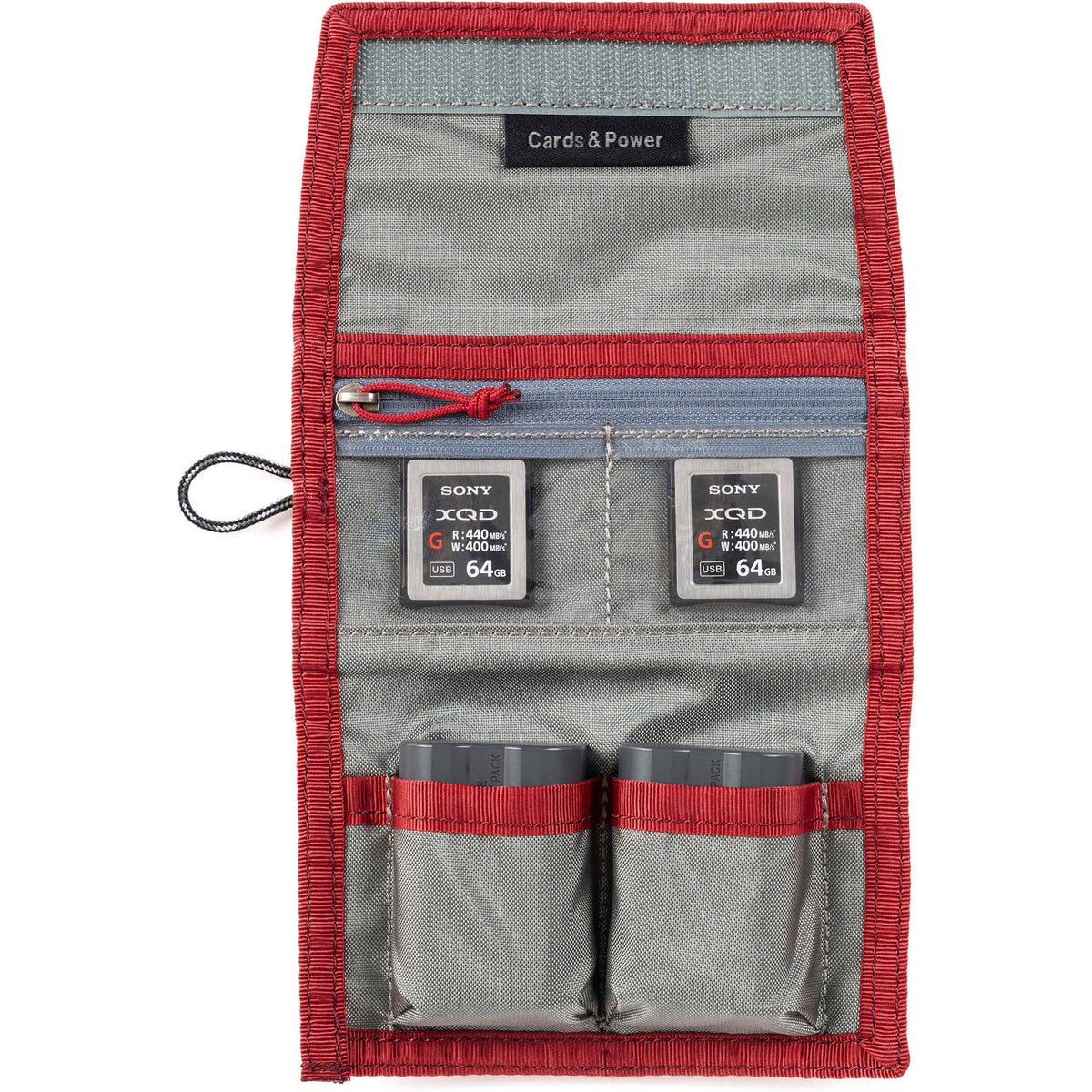 Estuche para Tarjetas Think Tank Photo y (Chili Pepper Rojo) - en uso