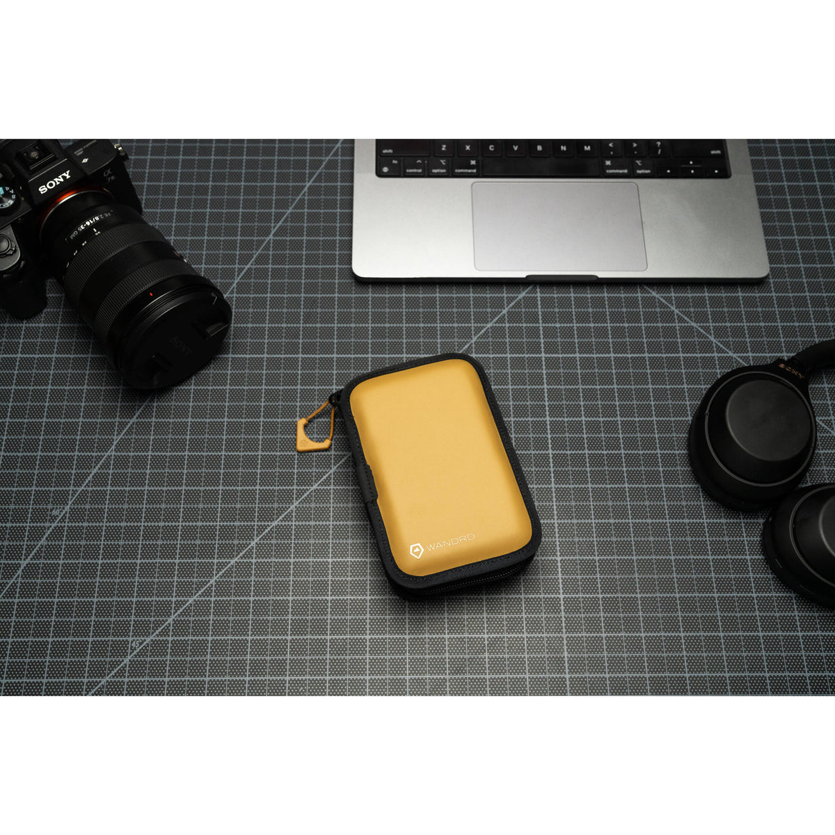 Estuche para Tarjetas WANDRD (Dallol Amarillo) - contenido de la caja