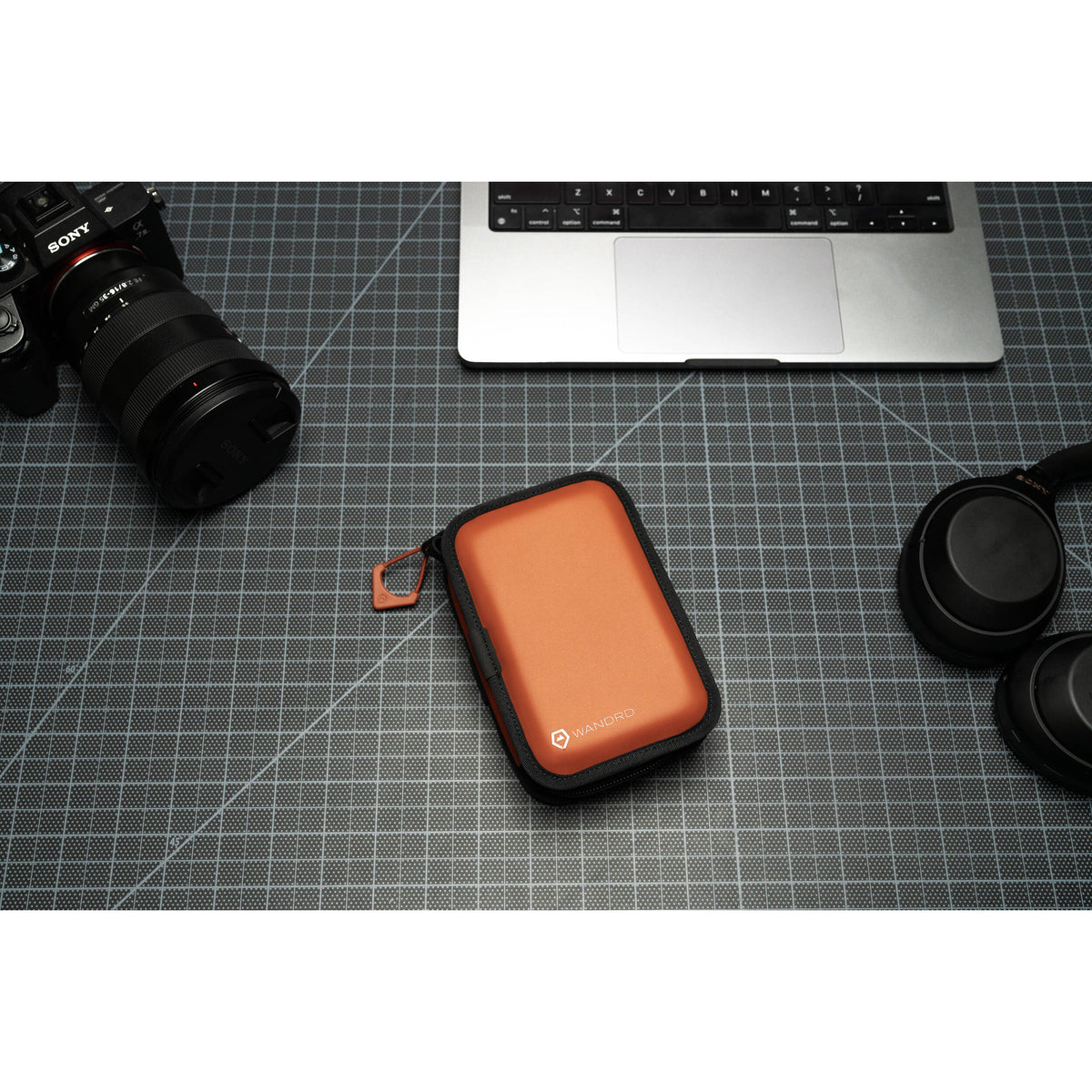 Estuche para Tarjetas WANDRD (Sedona Naranja) - contenido de la caja