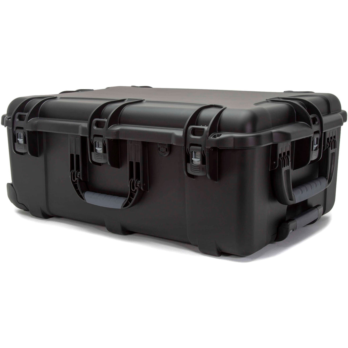 Estuche Rígido Nanuk 963 con ruedas Pro Photo Kit (Negro, 90.6L) - en uso
