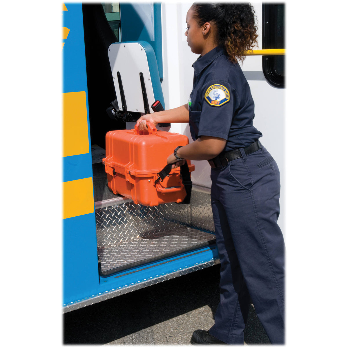 Estuche Rígido Pelican 1460EMS con EMS Organizer/juego de divisores (Naranja) - contenido de la caja