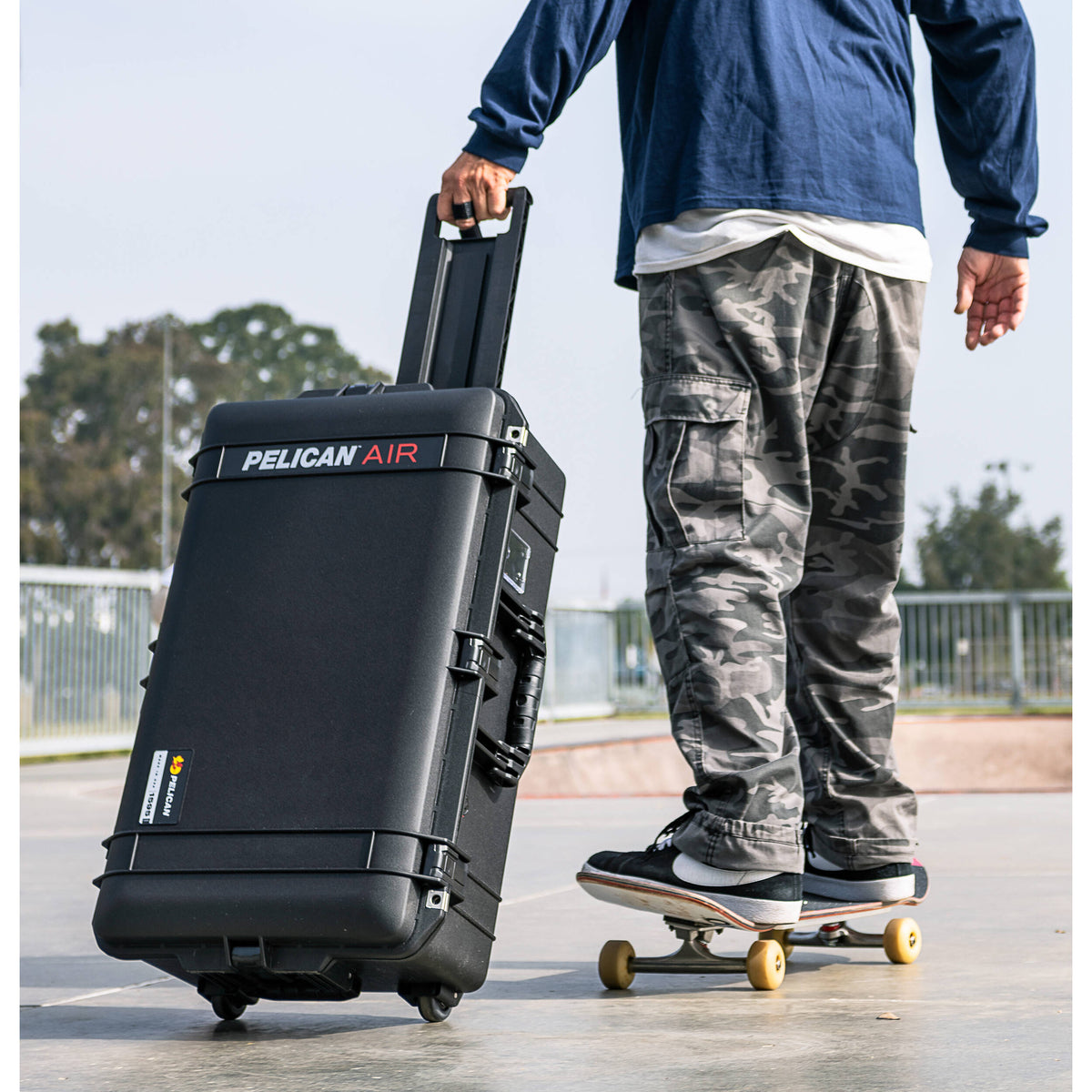 Estuche Rígido Pelican 1595AirWF con ruedas (Amarillo, 56.6L) - puertos y conexiones