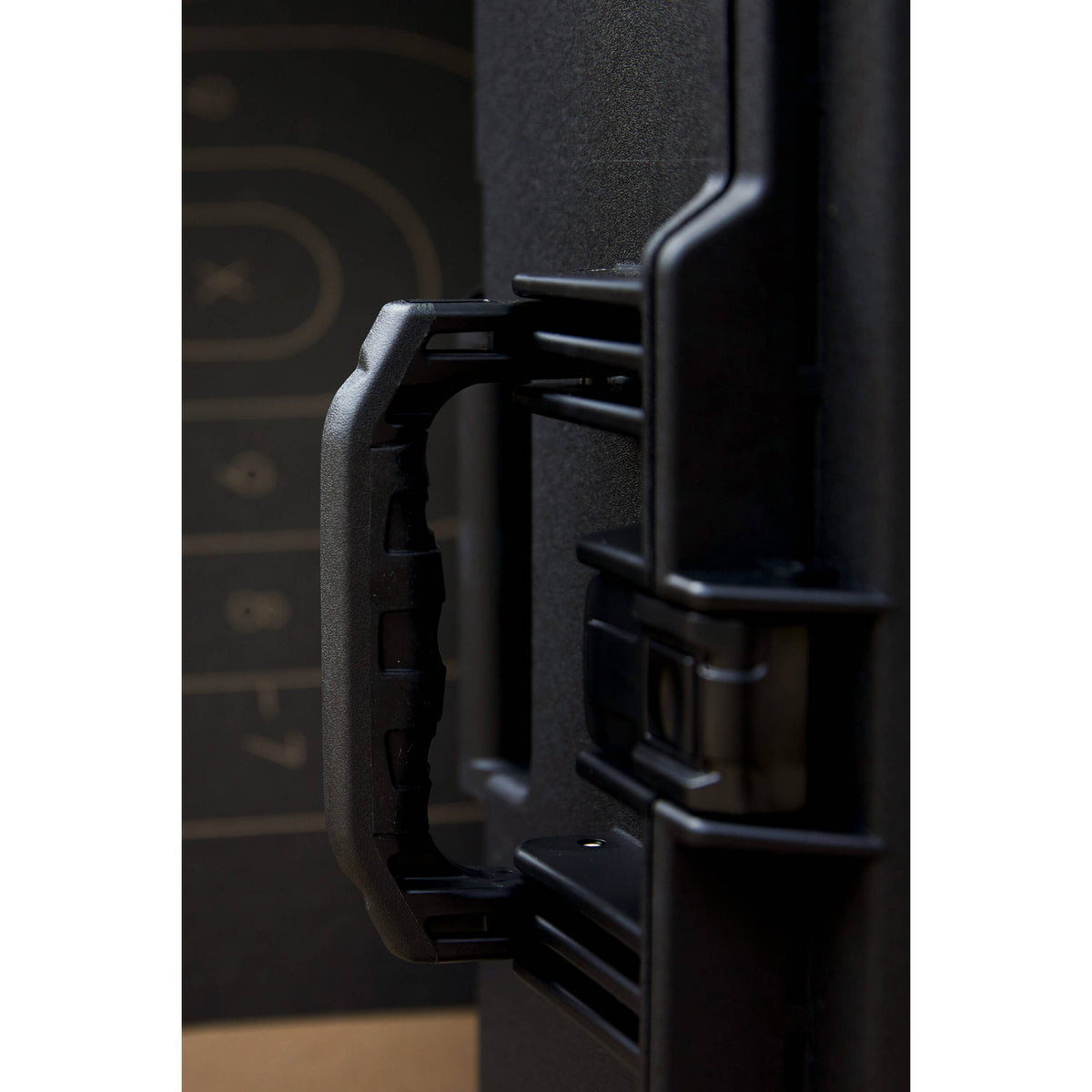 Estuche Rígido Pelican 1595AirWF con ruedas (Negro, 56.6L) (divisores acolchados) - vista lateral