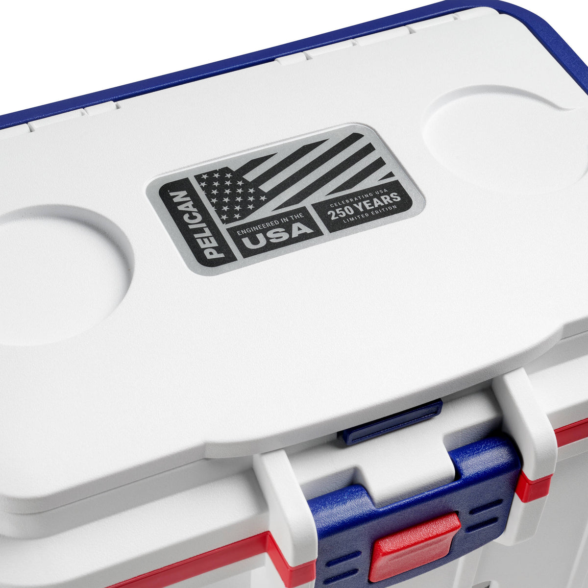 Estuche Rígido Pelican 8QT Personal Cooler (America 250 Limited Edition Rojo / Blanco / Azul) - detalle