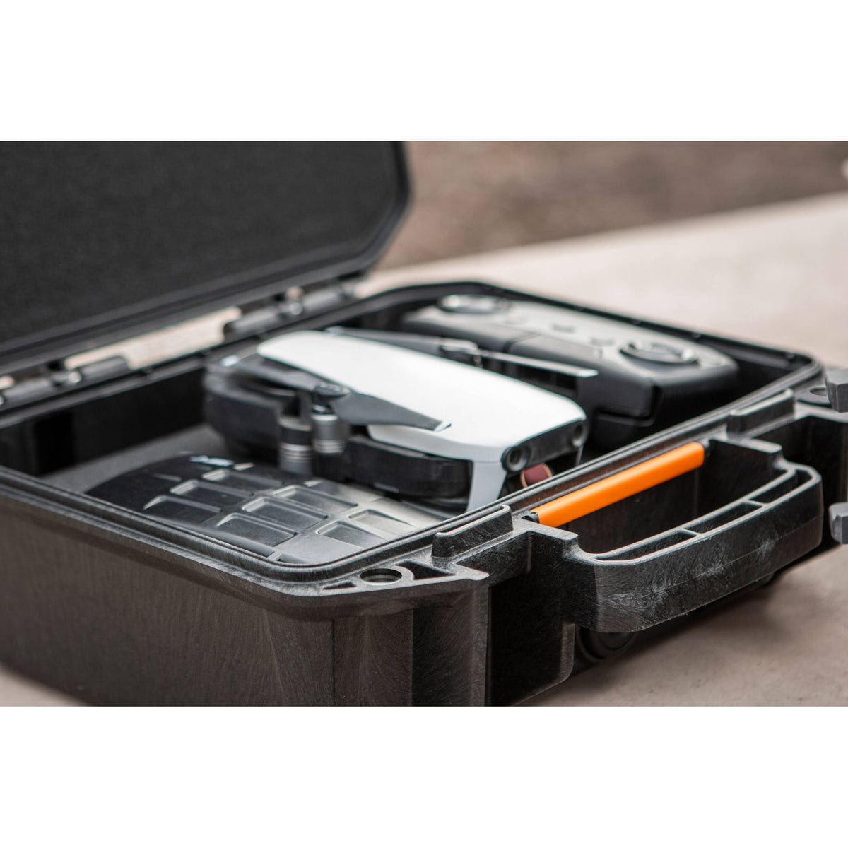 Estuche Rígido Pelican Vault V100 con espuma (OD Verde, 6.5L) - detalle