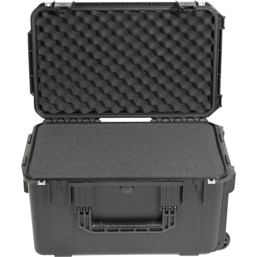Estuche Rígido SKB 3i-Series 2213-12 Waterproof con espuma cortada en cubos utilitario con Wheels - puertos y conexiones