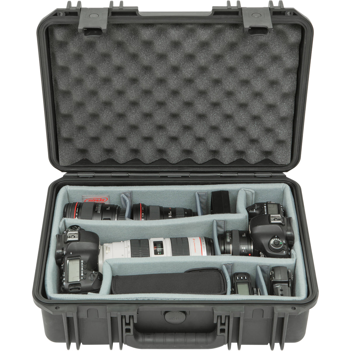 Estuche Rígido SKB iSeries 1711-6 con Think Tank Photo divisores y tapa con espuma (Negro) - puertos y conexiones