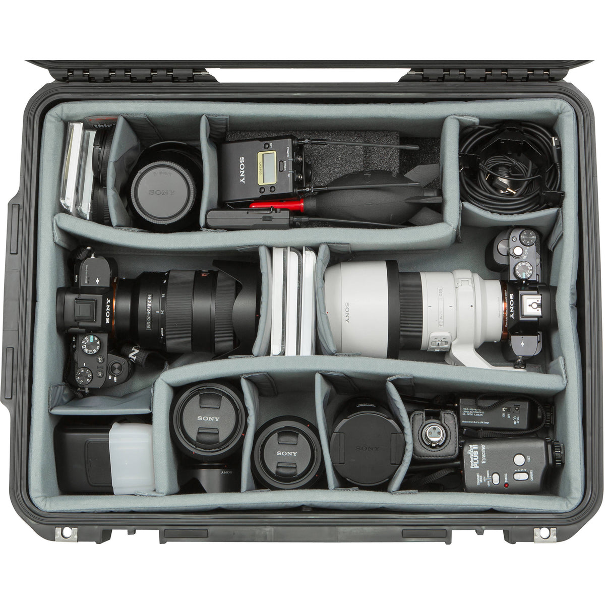 Estuche Rígido SKB iSeries 2015-7 con Think Tank Photo divisores y tapa con espuma (Negro) - en uso