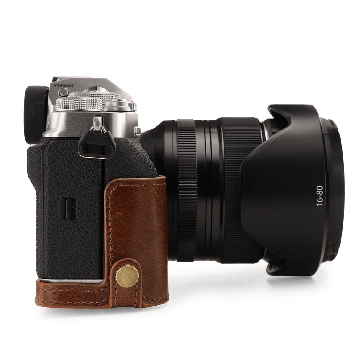 Funda a medida MegaGear Ever Ready Leather para FUJIFILM X-T4 con XF 16-80mm Lens (Brown) - puertos y conexiones