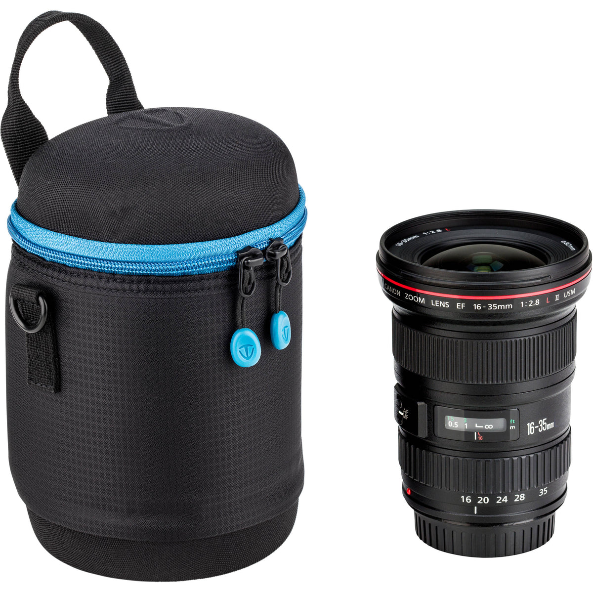Funda para Lente Tenba blanda Molded EVA Capsule con Extra Padding (Negro, 6 x 4.5") - en uso