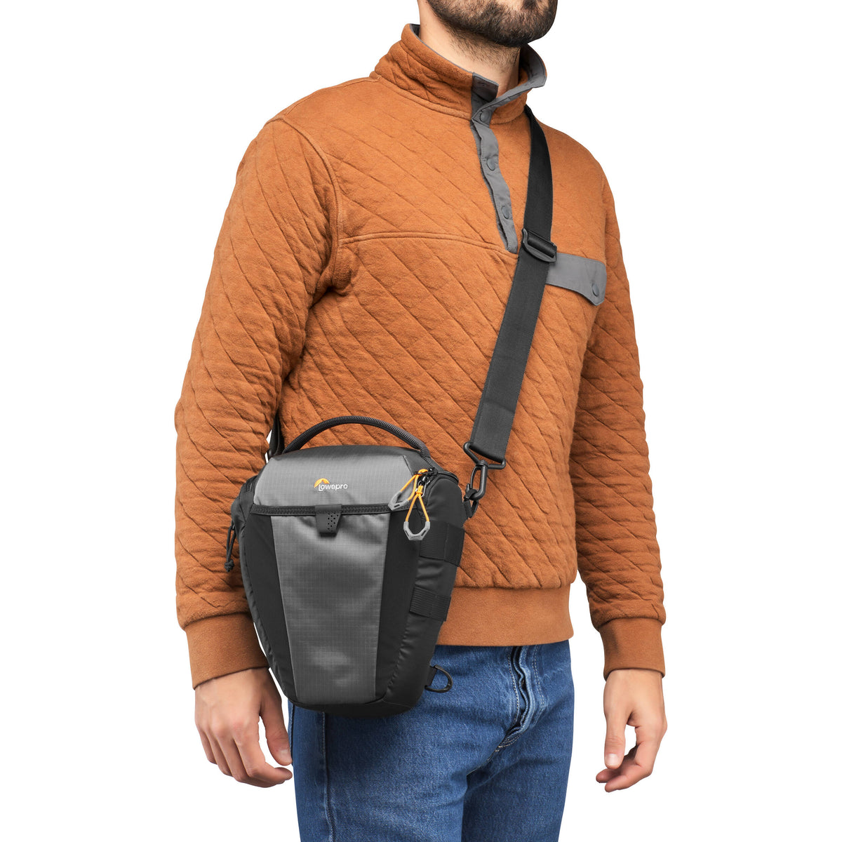 Holster Lowepro Photo Active TLZ 50 AW Top-Loader Bag (Negro) - en uso