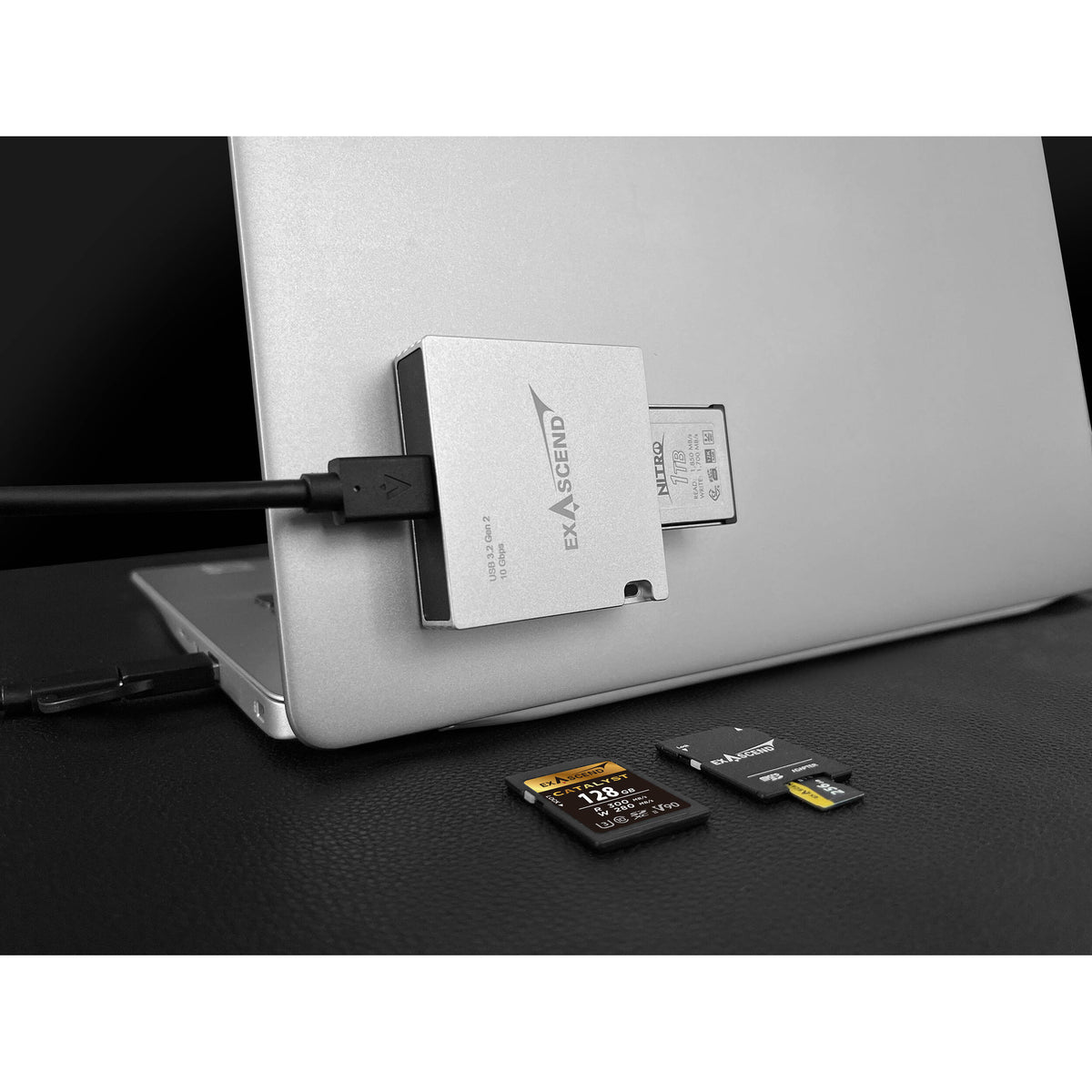 Lector de Tarjetas Exascend Essential 4-in-1 Multi-ranuras - detalle