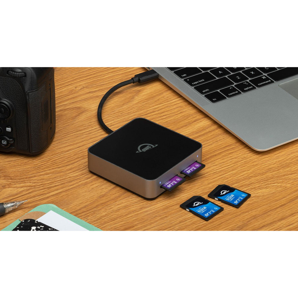 Lector de Tarjetas OWC Atlas Dual SD - en uso